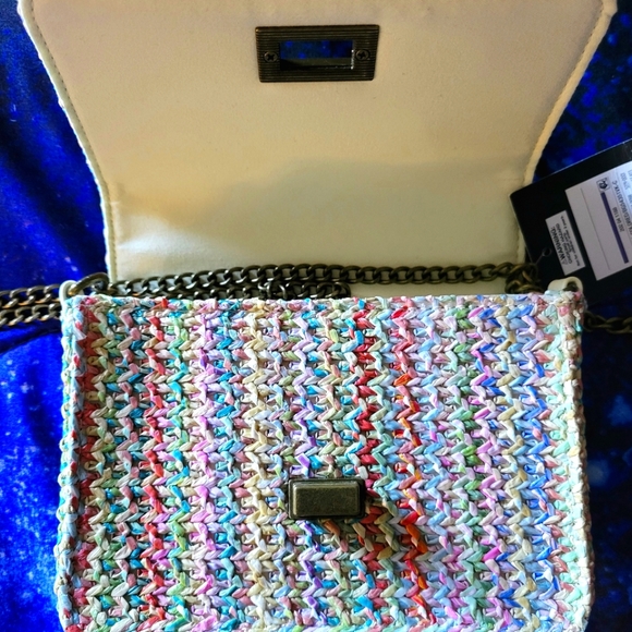 Crochet Turnlock Crossbody Bag - Picture 2 of 7